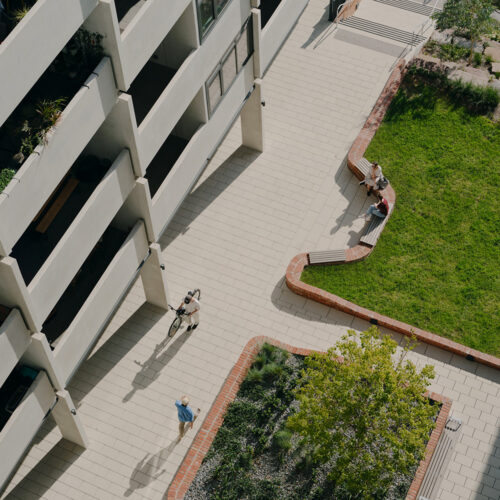 ASSMBL_15THOM_1103_APR